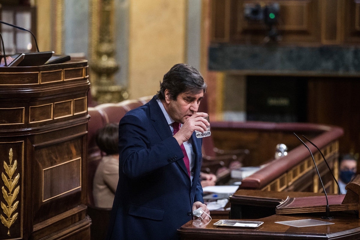 Echániz ha declarado que su grupo "se niega a hacer de comparsa de una Comisión que solo pretende loar y darle brillo a la gestión del Gobierno, que ha sido más que lamentable".