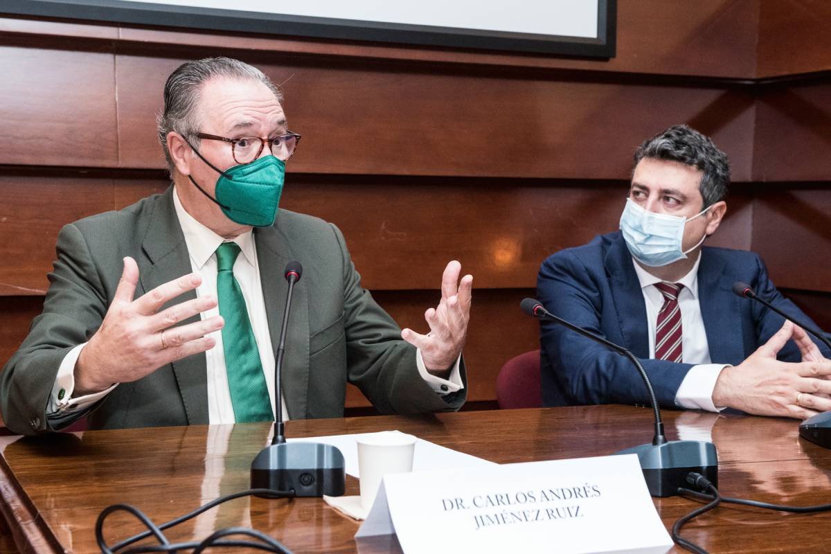 Los médicos Carlos Andrés Jiménez-Ruiz y Raúl de Simón.