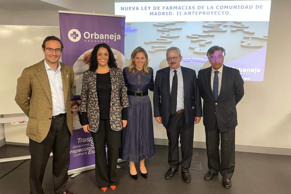 Luis de Palacio, presidente de FEFE; Rosa Blanco, abogada de Orbaneja Abogados; Blanca de Eugenio, gerente de Orbaneja; Eugenio de Eugenio, socio director de Orbaneja, y Luis González, presidente del XCOF de Madrid.