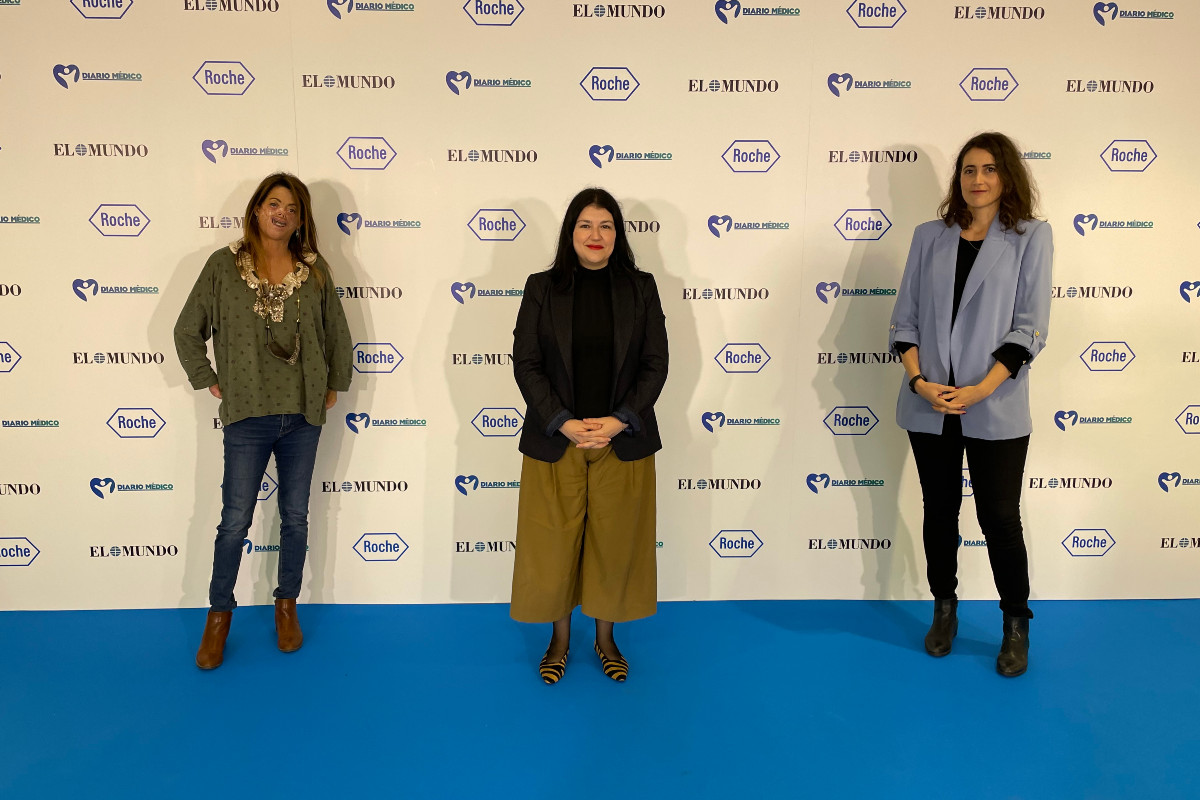 Fidela MirÃ³n, vicepresidenta de la FederaciÃ³n EspaÃ±ola de Enfermedades Raras; RocÃo RodrÃguez GarcÃa-Abadillo, de El Mundo y moderadora del debate, y MarÃa GÃ¡lvez, directora general de la Plataforma de Organizaciones de Pacientes.
