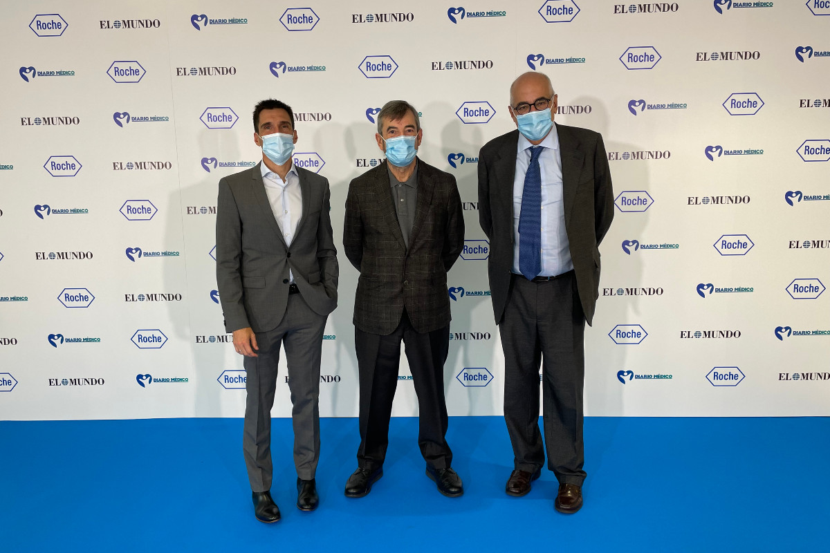 Miguel G. Corral, director del Ãrea de Salud de Unidad Editorial; FÃ©lix Lobo, profesor emÃ©rito de la Universidad Carlos III de Madrid, y Federico Plaza, director de Corporate Affairs de Roche Farma.