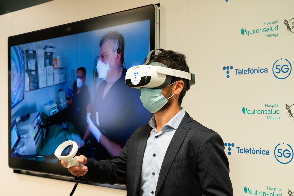 Gafas de realidad virtual han permitido seguir y conectar con los cirujanos. FOTO: Telefónica. 