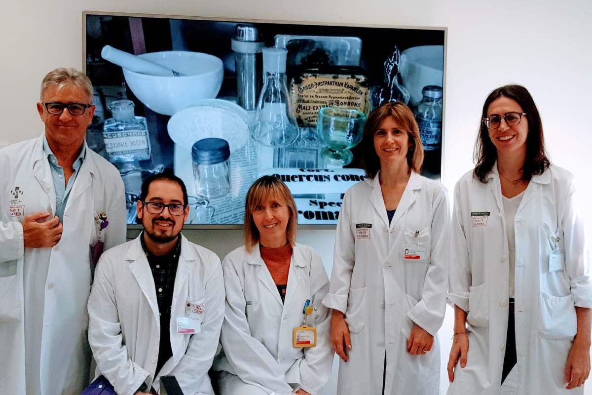 José Luis Marco, Borja Marcos, Isabel Pérez, Lucrecia Bourgon y Amanda Pérez, miembros del Servicio de Farmacia del Hospital Francesc de Borja de Gandía.