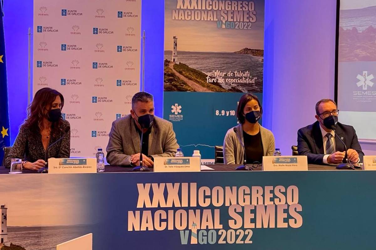 Tato Vázquez Lima (segundo por la derecha), presidente de Semes, flanqueado por los responsables del XXXII congreso nacional de la sociedad científica (Foto: Semes).