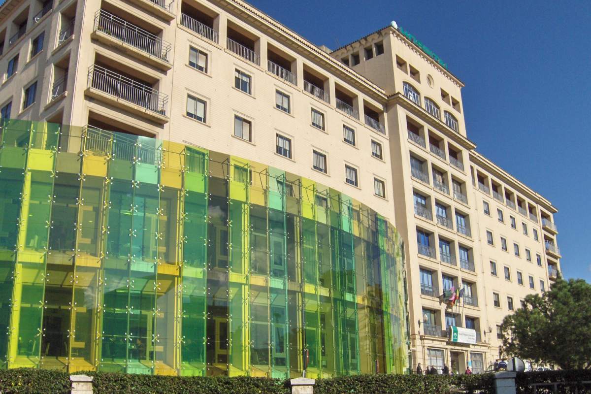 Fachada principal del Hospital Regional Universitario de Málaga.