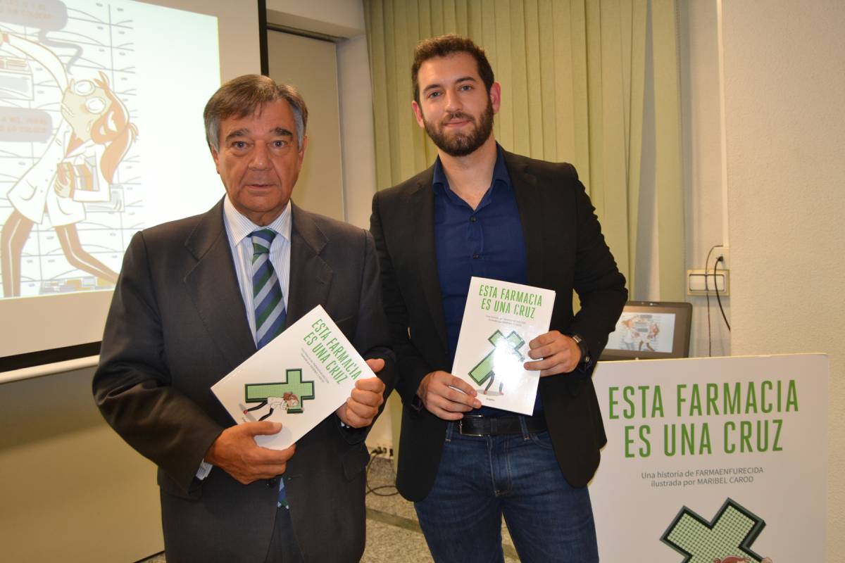 Luis González, presidente del COF de Madrid, y Guillermo Martín Melgar, autor del libro, durante la presentación de la obra. 