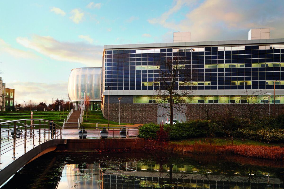Centro de I+D en Stevenage (Reino Unido) de GSK, empresa que ha desarrollado el AM junto con la estadounidense VIR Biotechnology. FOTO: DM. 