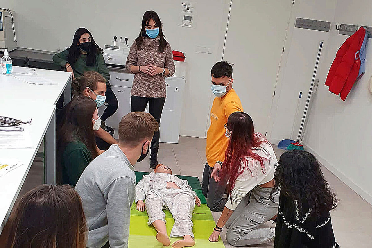 Estefana Martnez Iniesta abandonó la Enfermera y se pasó a la docencia en un instituto de formación profesional por el maltrato institucional y precariedad laboral a la que fue sometida durante años.  