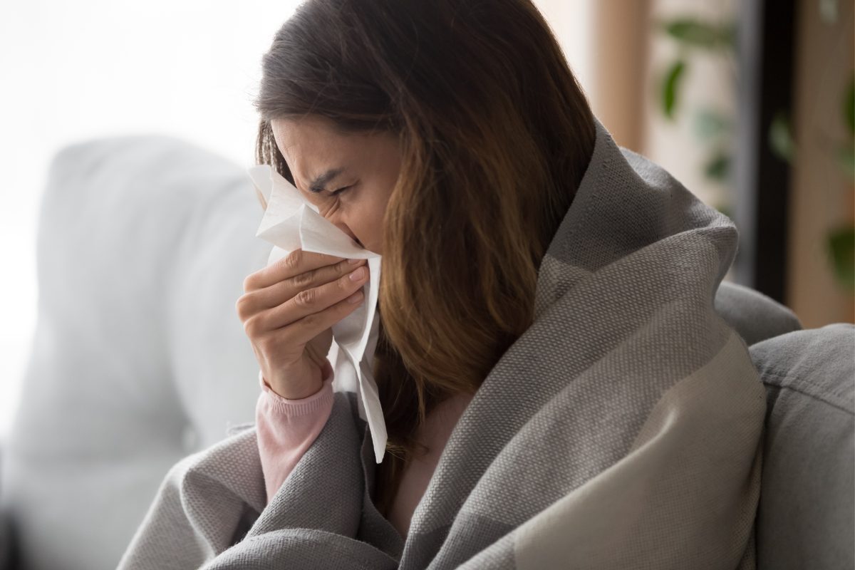 La guía 'Resfriado, gripe y sinusitis: Manejo de los síntomas y apoyo al autocuidado' ha sido elaborada por la FIP, en colaboración con The Clean Breathing Institute.