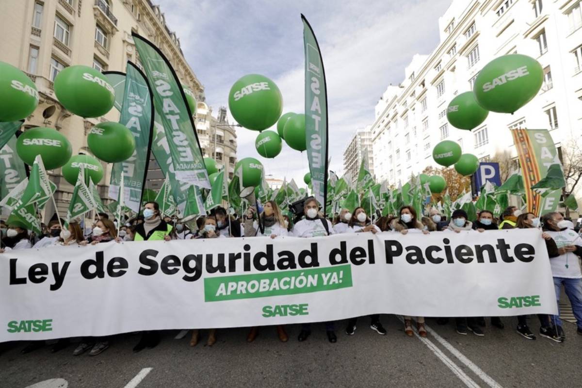 Concentración de Satse ante el Congreso de los Diputados.