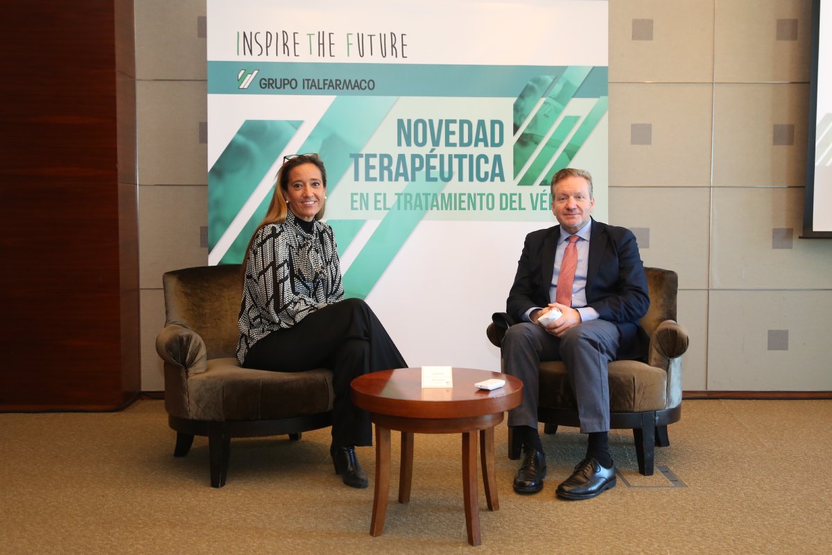 Verónica Somodevilla, de Italfaramaco, y Carlos Asensio, del Hospital Talavera de la Reina (Toledo).