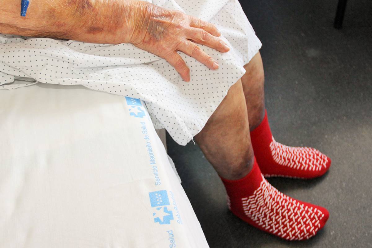 Calcetines antideslizantes para evitar caídas entre pacientes hospitalizados