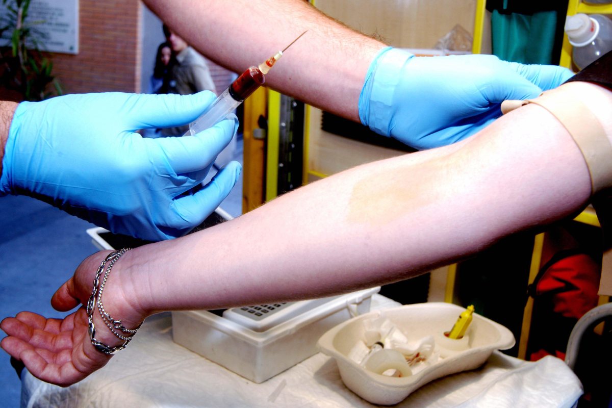 Extracción de sangre para una analítica. (FOTO: DM/Luis Camacho).