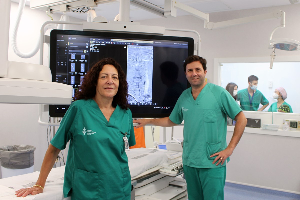Amalia Talens y Alfonso González-Cruz, de la Unidad de Radiología Intervencionista del Hospital General de Valencia.