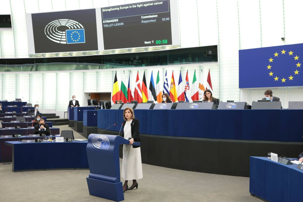 Stella Kyriakides, comisaria europea de Salud, durante su intervención esta semana en el debate en torno al Plan Europeo contra el Cáncer. (Alexis Haulot/Parlamento Europeo)