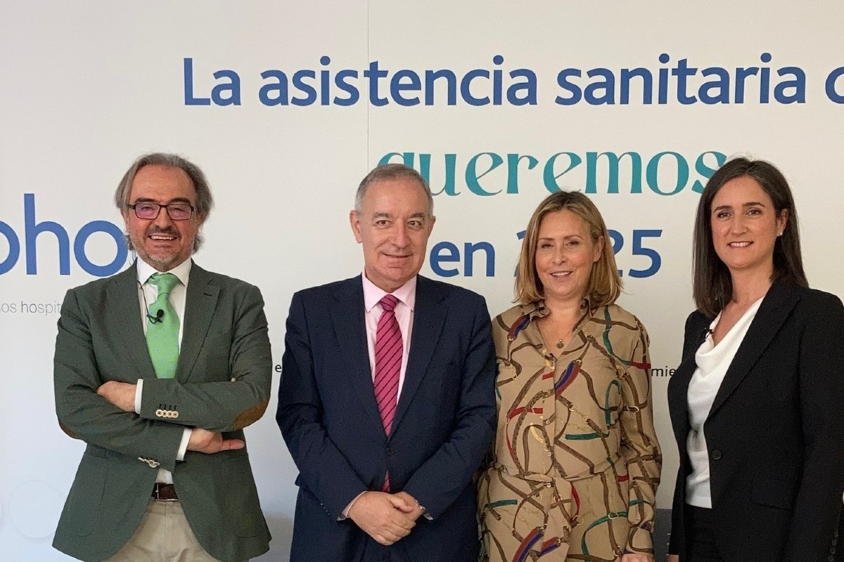 Antonio Bañares, director de Relaciones Institucionales de AbbVie España; José Soto, presidente de Sedisa; Carina Escobar, presidenta de la Plataforma de Organizaciones de Pacientes, y Patricia Alonso, vocal de Sedisa.
