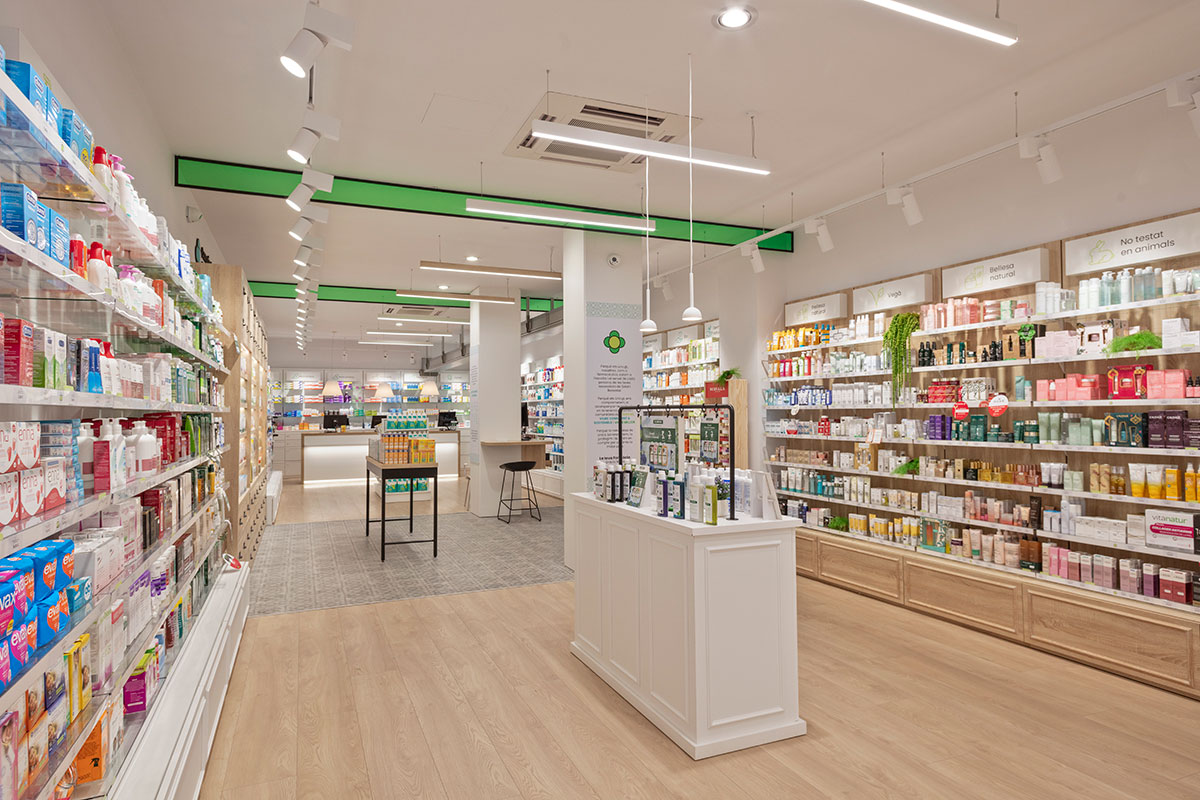 Con la reforma de esta farmacia también se buscaba transmitir limpieza, atemporalidad y diseño. Foto: APOTHEKA