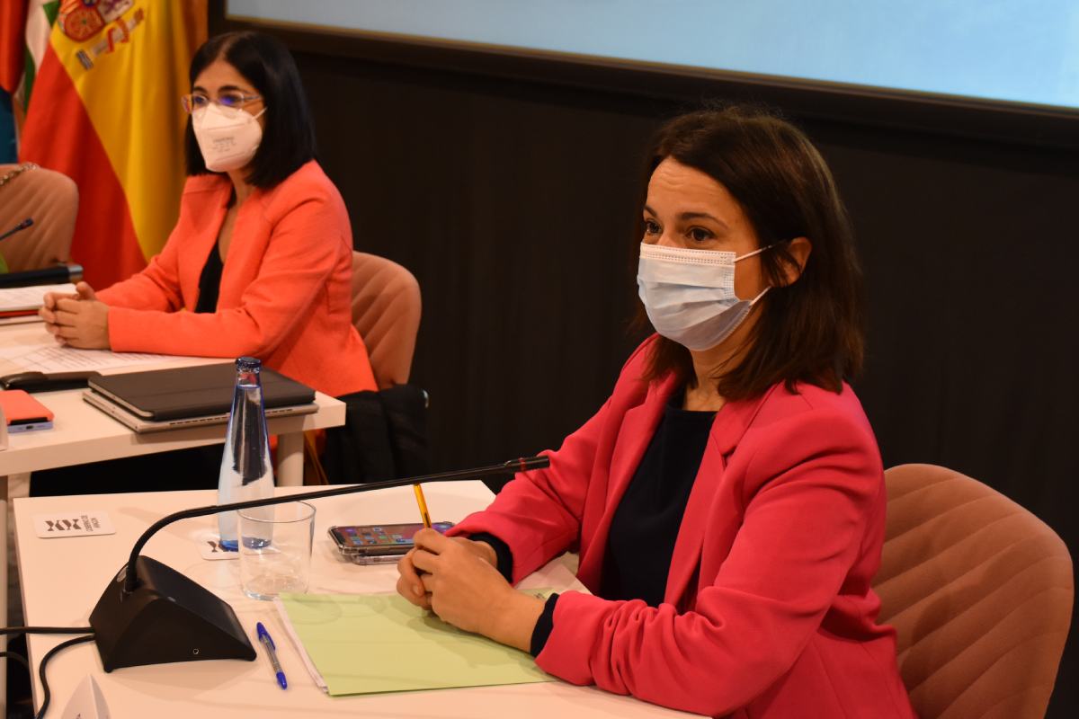 Carolina Darias, ministra de Sanidad, y Silvia CalzÃ³n, secretaria de Estado de Sanidad, han presidido este jueves la reuniÃ³n enmarcada en las jornadas del SNS sobre Vigilancia en Salud PÃºblica, celebradas en Zaragoza.