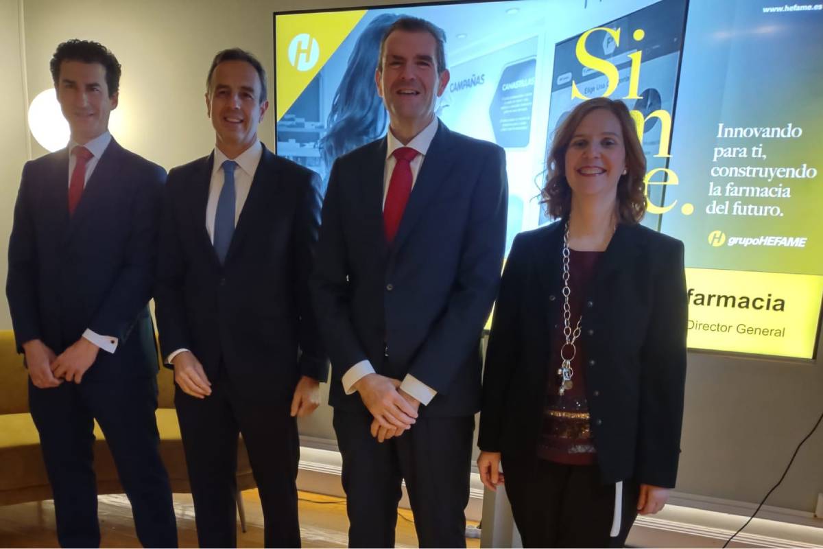 Ignacio Collado, consejero de Hefame; Javier López, director general; Enrique Ayuso, presidente, y Ana Oliver, vicepresidenta, en el acto de ayer en Madrid.