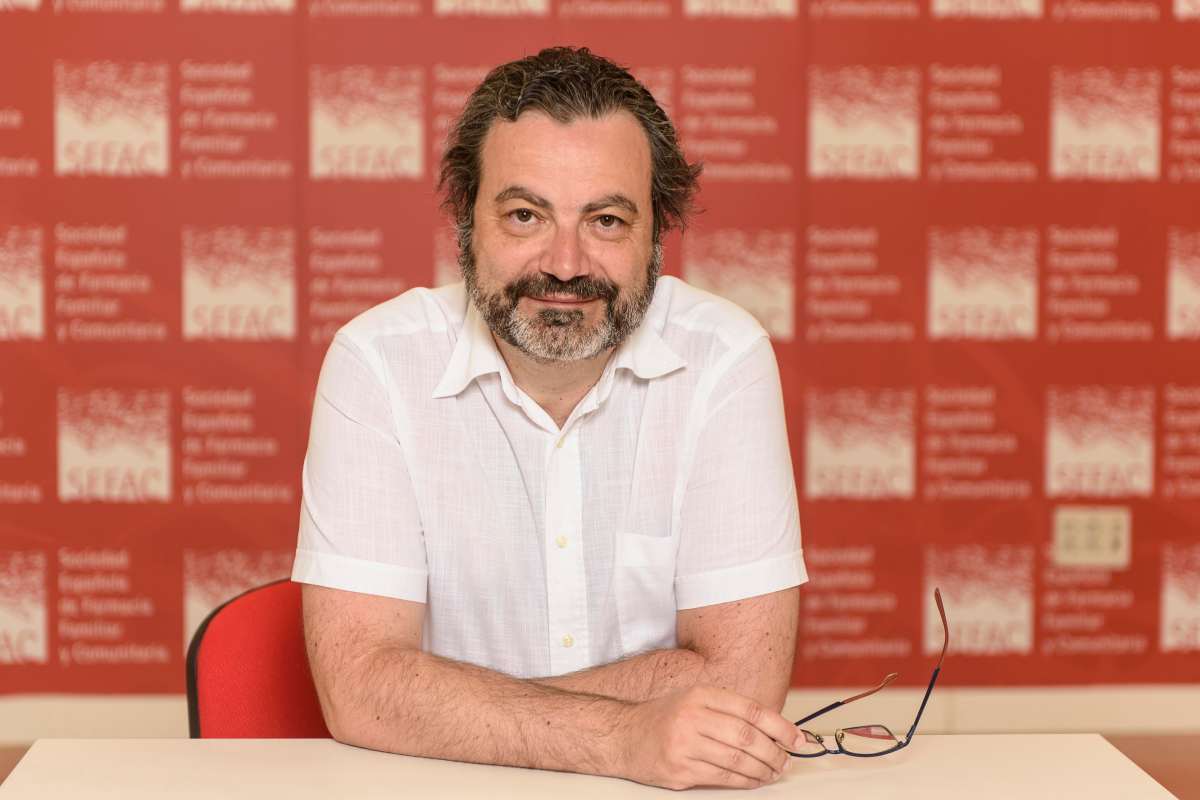 Eduardo Satué de Velasco, vicepresidente segundo de la Sociedad Española de Farmacia Clínica, Familiar y Comunitaria (Sefac). Foto: LUIS CAMACHO.