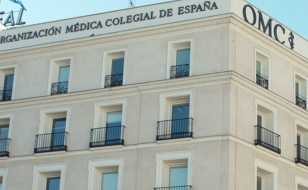 Fachada principal de la sede del Consejo General de Colegios de Médicos (Cgcom), en Madrid. Foto: DM