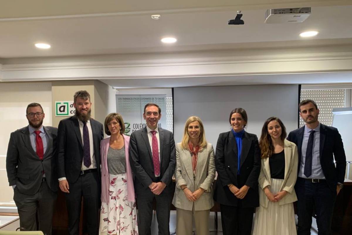 Pablo Fernández y Benjamn González (Farmaconsulting), Ana Cao (Bidafarma), Alfredo Alonso (Farmaconsulting), Raquel Garrido (Bidafarma), Natalia Domnguez (Farmaconsulting), Nuria Pazos Simón (Bidafarma) y Javier Castro (Farmaconsulting).