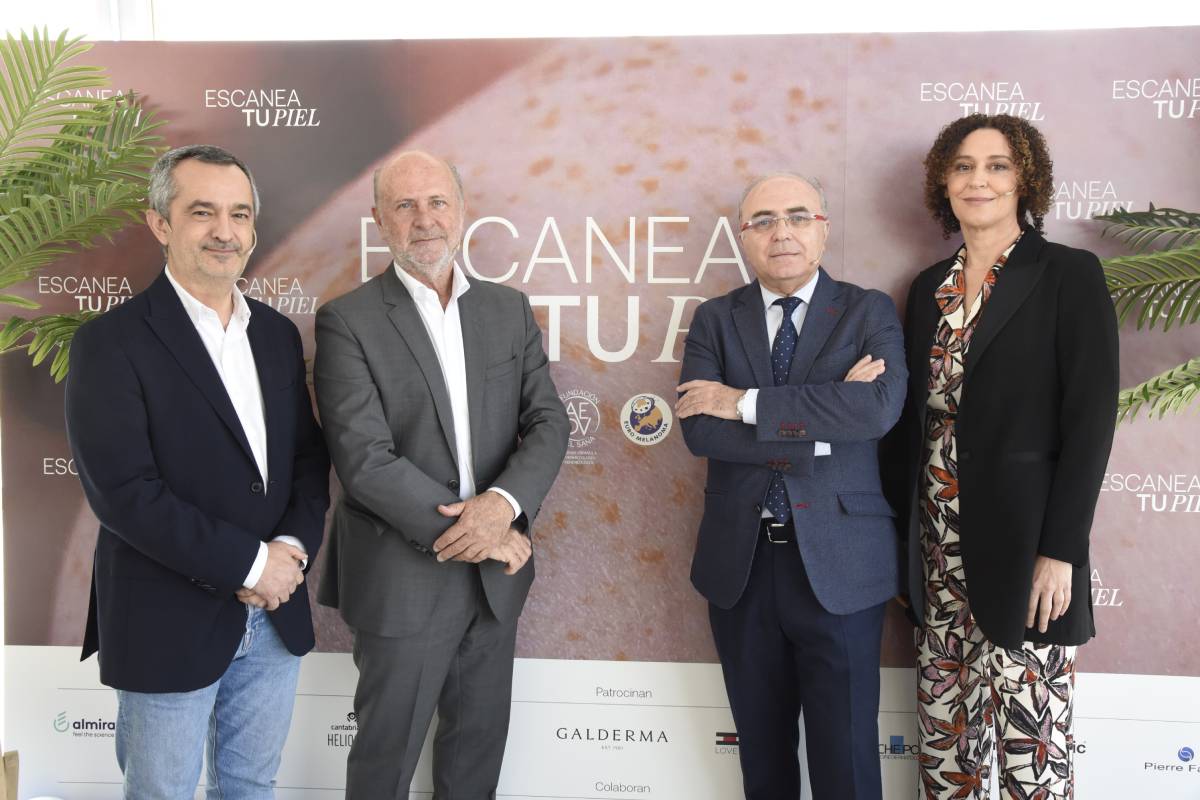 Eduardo Nagore, coordinador de 'Euromelanoma'; Agustn Buenda, director de campañas de la AEDV; Pedro Jaén, presidente de la Aedv, y Ángeles Florez, coordinadora de coordinadores.
