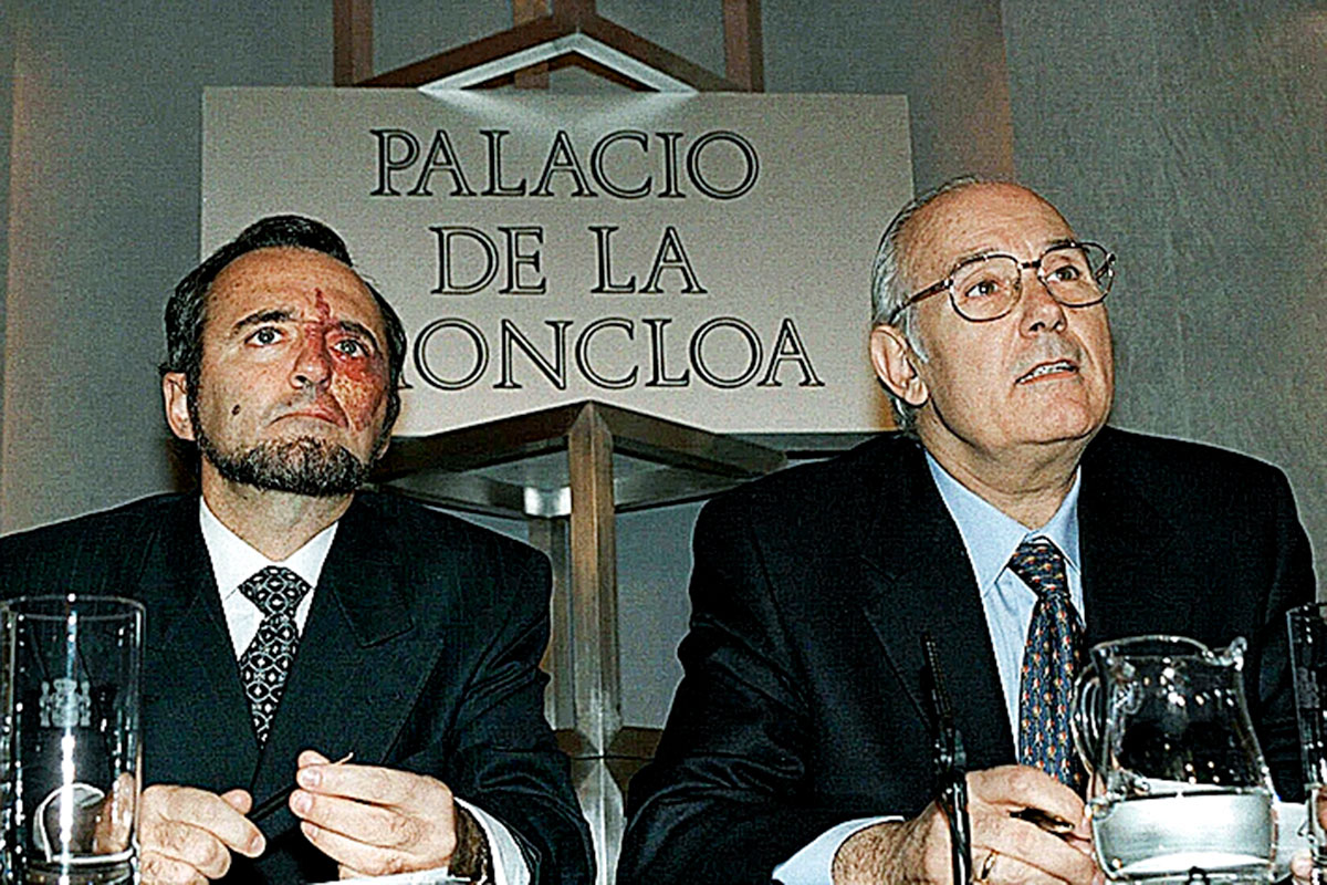El científico Mariano Barbacid y el ministro Romay Beccaría en la presención del CNIO