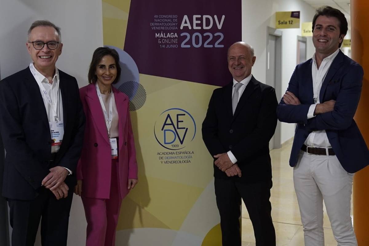 Jorge Soto, presidente de la Fundación Piel Sana de la AEDV; Yolanda Gilaberte, vicepresidenta de la EADV; Pedro Jaén, presidente de la AEDV; y Leandro Martnez, presidente del Congreso de la AEDV. Foto: DAVID ALPRESA/AEDV