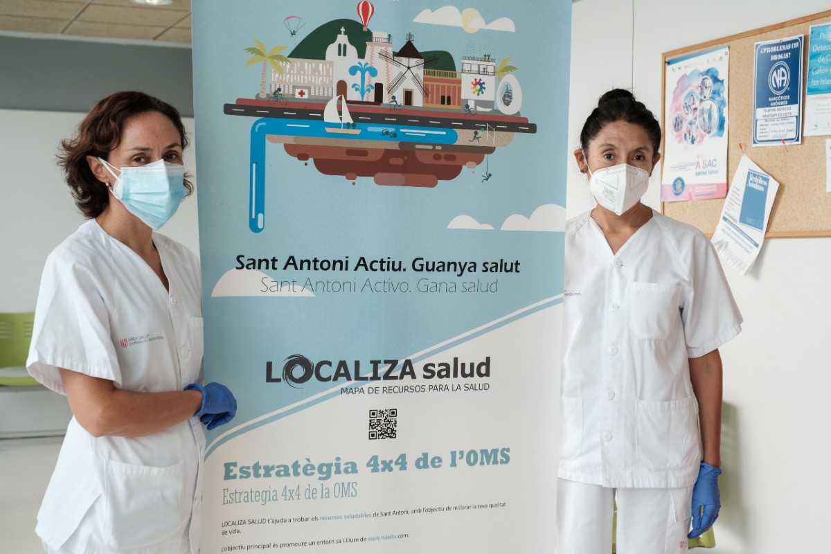 Ana López y Marta Mercedes Gamarra tratan a sus pacientes crónicos desde una perspectiva que busca incidir en todos los determinantes de la salud. Foto: CAÑIZARES/IBIZA/ARABA PRESS 