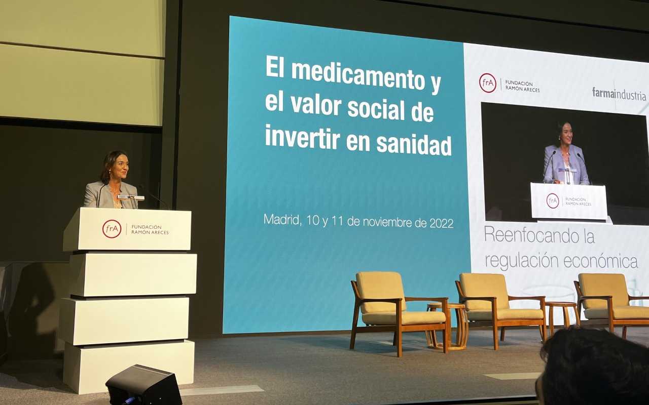 La ministra de Industria, Comercio y Turismo, Reyes Maroto, durante su intervención en el foro sobre el valor social del medicamento, en la Fundación Ramón Areces.