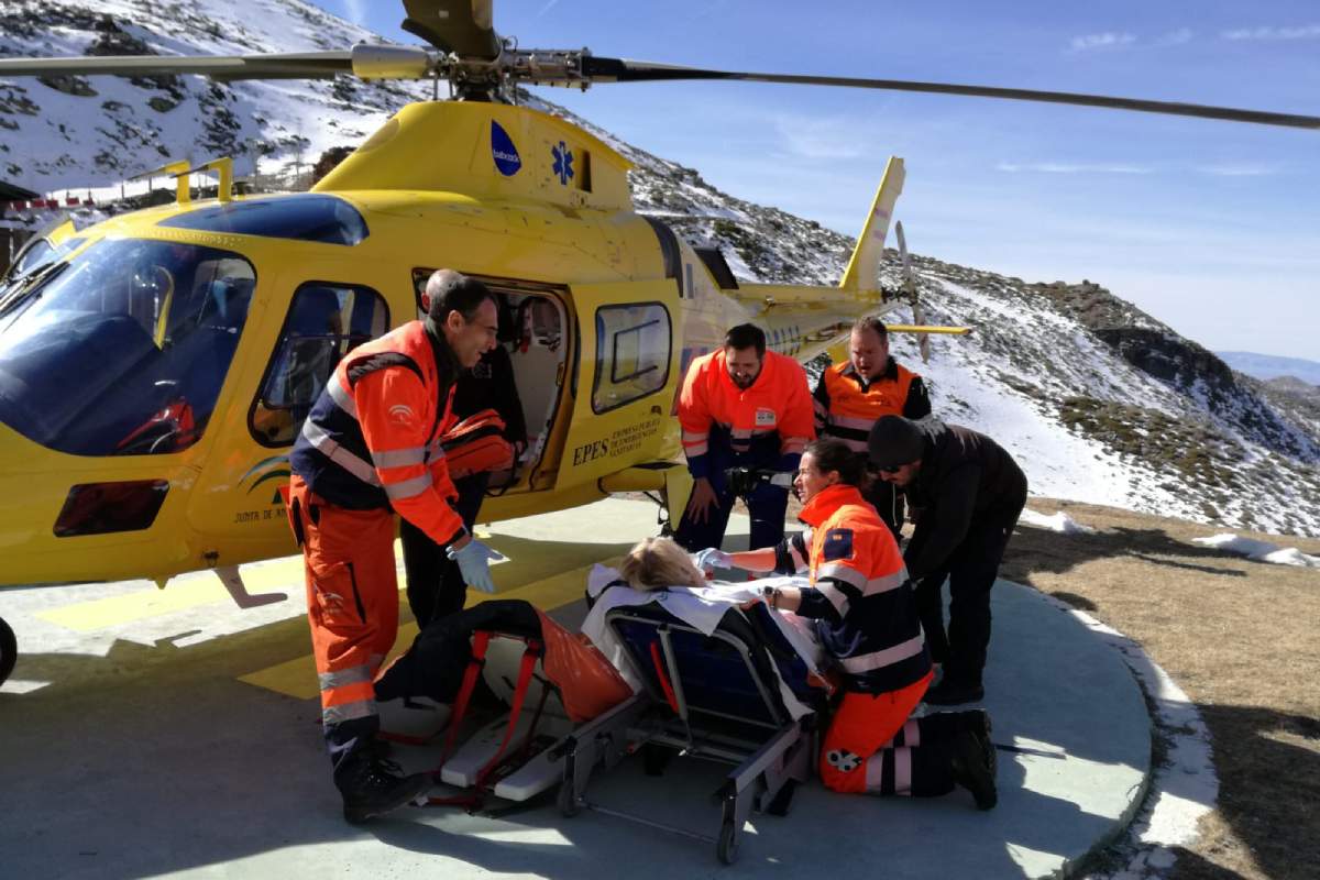 Los Servicios de Urgencias de Atención Primaria (SUAP) de Sierra Nevada avisan al 061 cuando necesitan trasladar a algún paciente en helicóptero. 