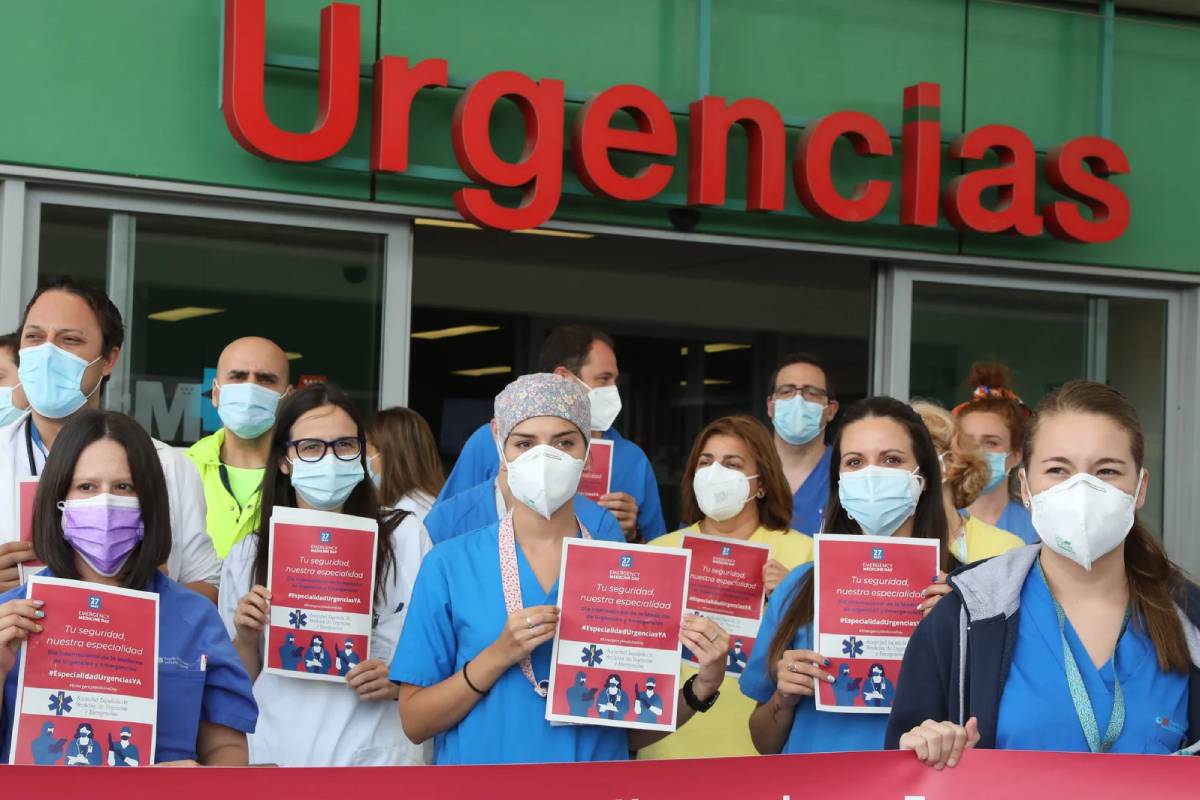 Protesta organizada por Semes a las puertas de un hospital de la Comunidad de Madrid para reclamar al Ministerio de Sanidad la creación de la especialidad de Urgencias y Emergencias. Foto: SEMES. 