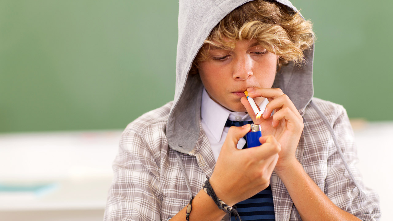 Menos materia gris en el lóbulo frontal izquierdo se asocia con el inicio del tabaquismo en la adolescencia. 