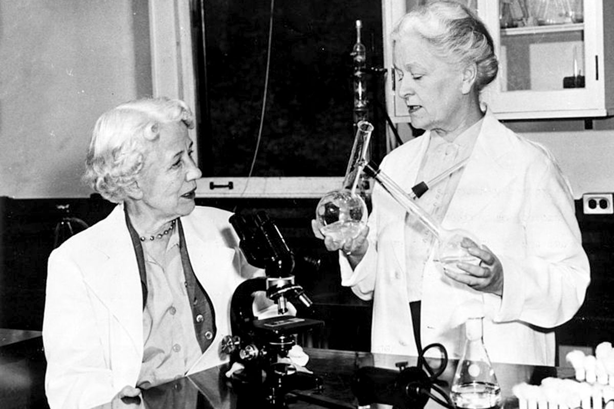 La microbióloga Elizabeth L. Hazen (izquierda) y la bioquímica Rachel Fuller Brown (derecha), descubridoras de la nistatina. 