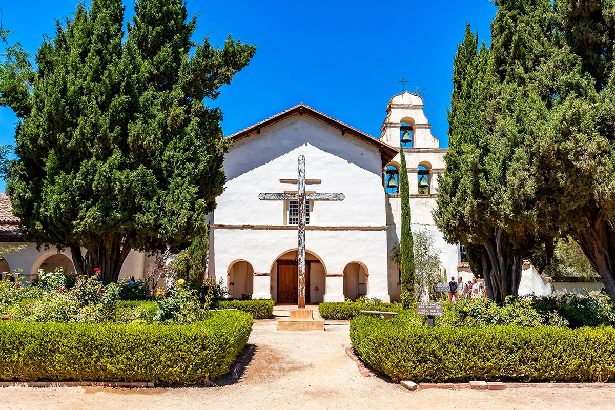 Misión española de San Juan Bautista (California), fundada en 1797. 