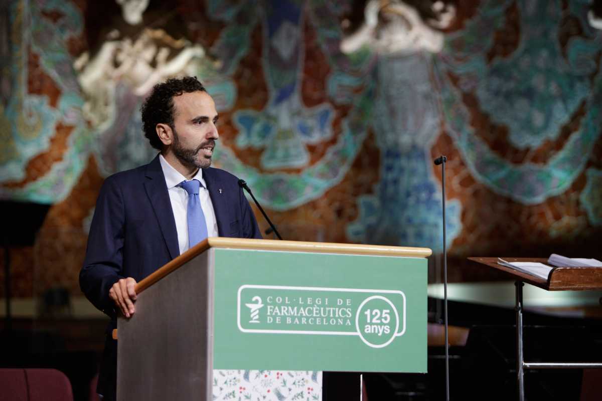 Jordi Casas, presidente del Colegio, durante su discurso en la fiesta en el 'Palau de la Musica Catalana'. Foto: COF BARCELONA. 
