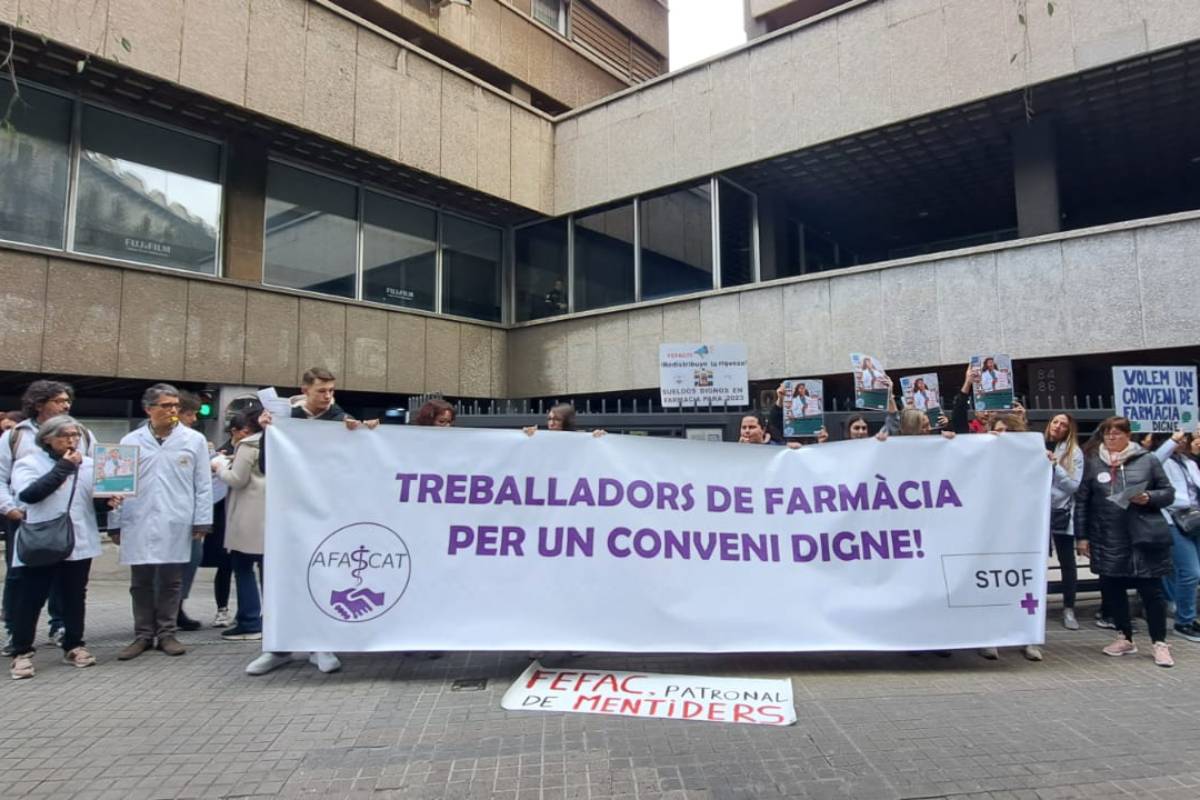 Unas 300 personas han acudido este domingo a la manifestación convocada por el sindicato farmacéutico Afascat. Foto: AFASCAT. 