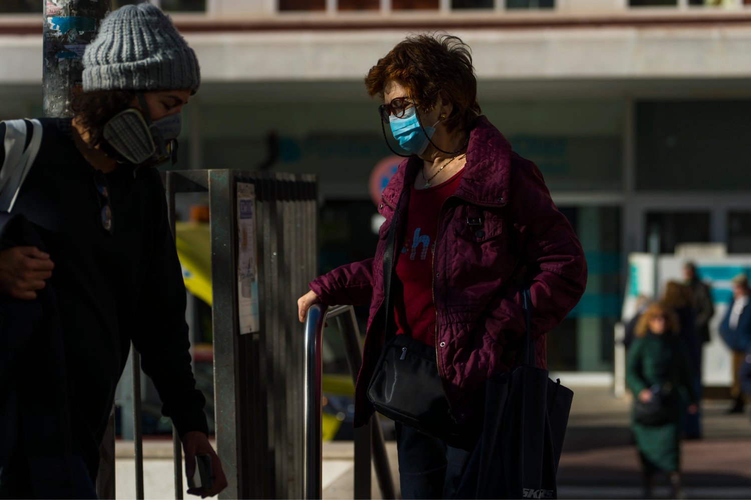 Personas con mascarilla en Madrid. Foto: ÁNGEL NAVARRETE 
