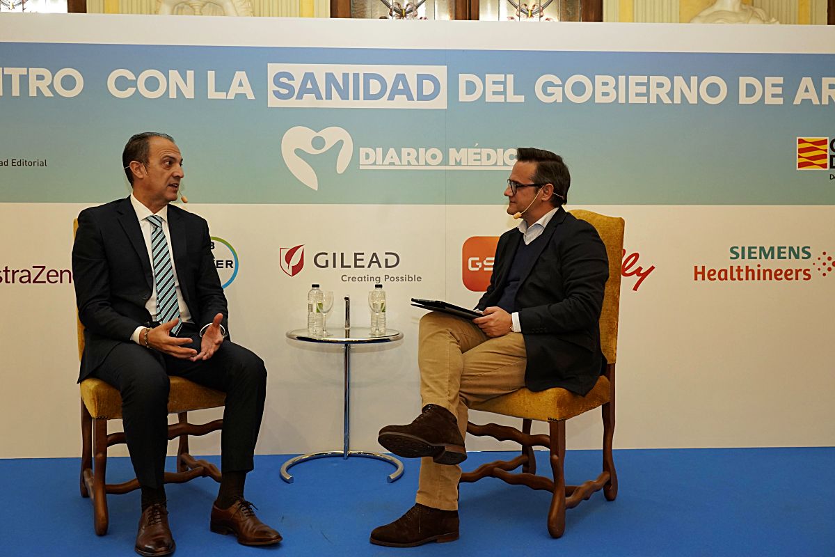 José Luis Bancalero, consejero de Sanidad de Aragón, durante la entrevista realizada por Daniel Aparicio, director editorial de Diario Médico. Foto: ARABA PRESS 