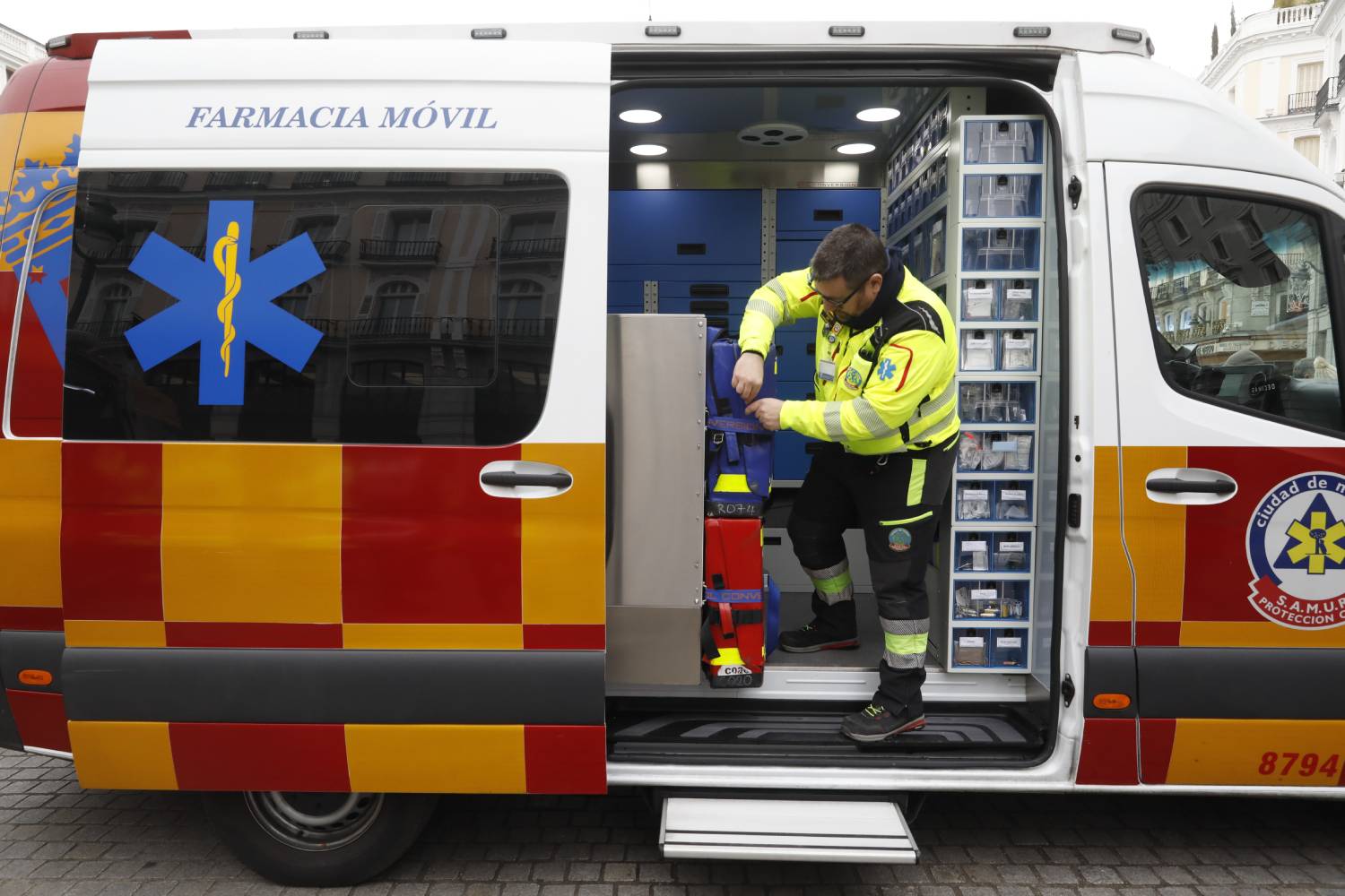 Las farmacias móviles del Samur-Protección Civil están diseñadas para asistir a las ambulancias cuando están atendiendo una emergencia en el foco del incidente o en la urgencia del hospital de traslado. Foto: AYUNTAMIENTO DE MADRID. 