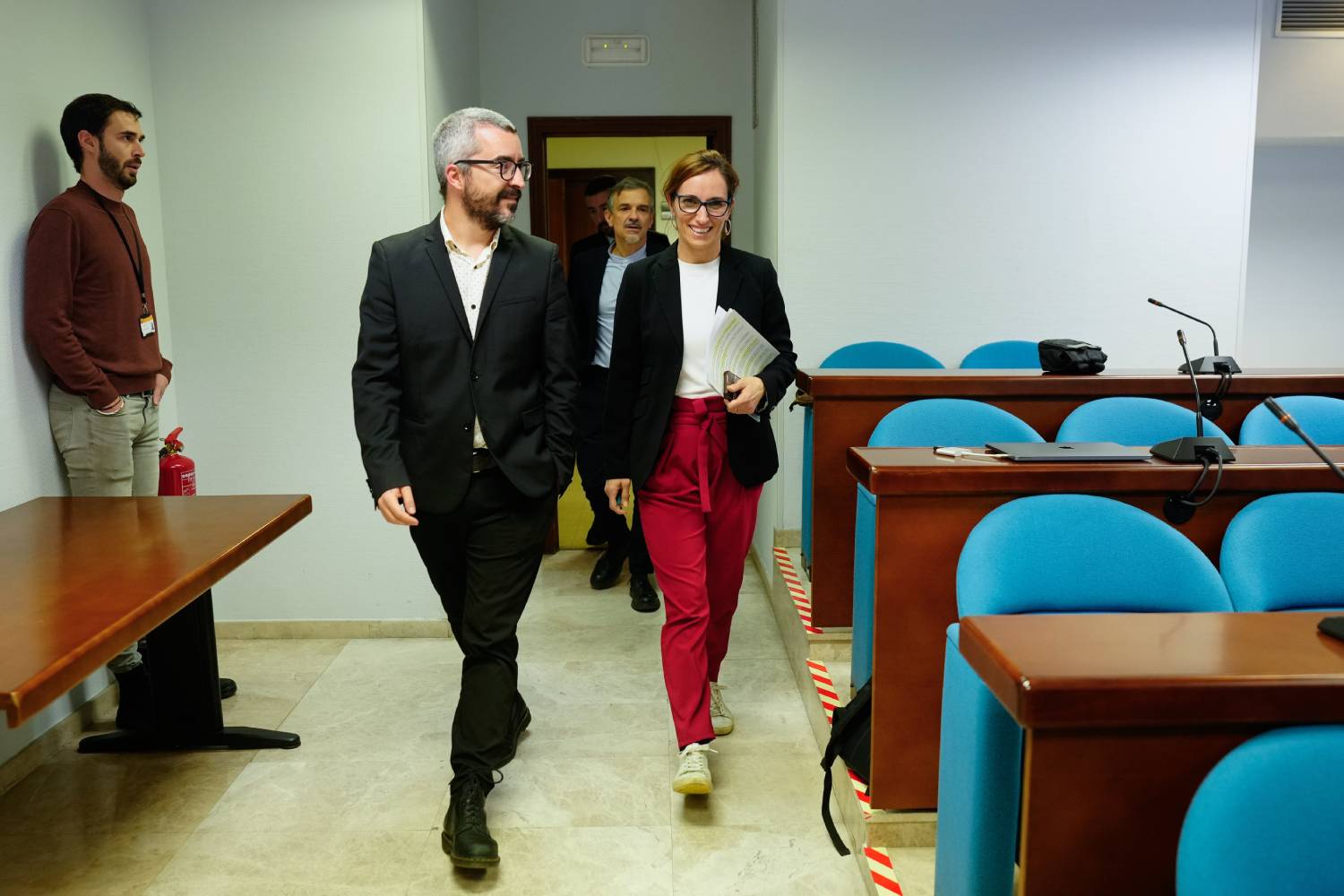 Javier Padilla, secretario de Estado de Sanidad, y Mónica García, ministra de Sanidad, al inicio de la rueda de prensa tras el Consejo Interterritorial. Foto: EFE. 