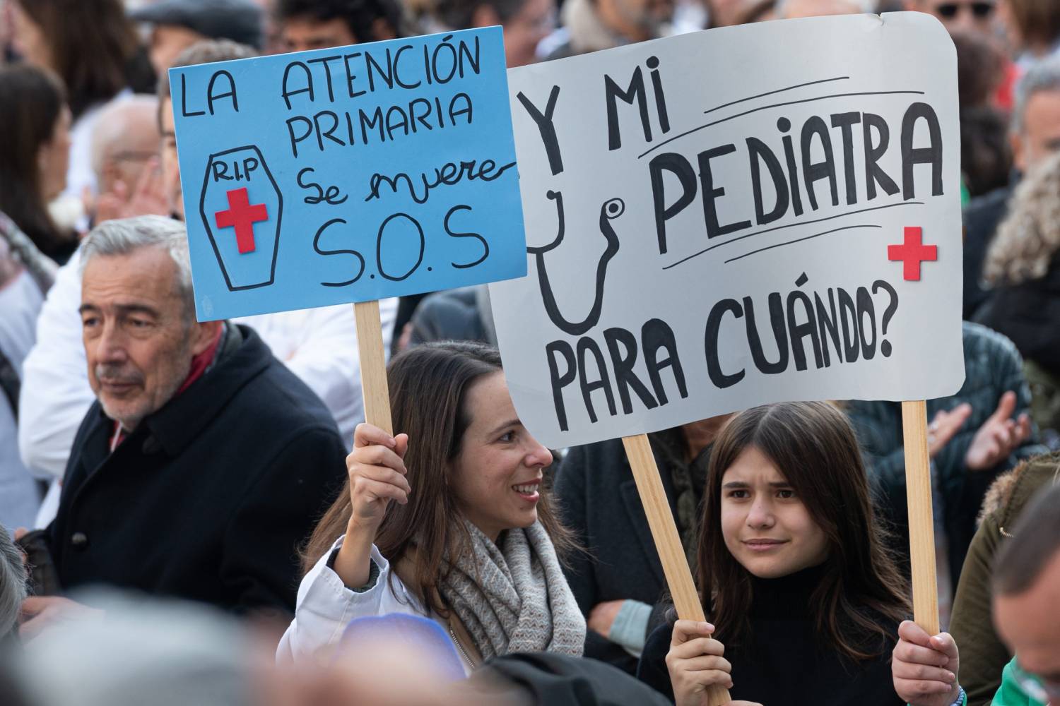Aspecto de una de las muchas protestas que se sucedieron en 2022 en varias comunidades para la mejora de primaria. Foto: EFE/FERNANDO VILLAR. 