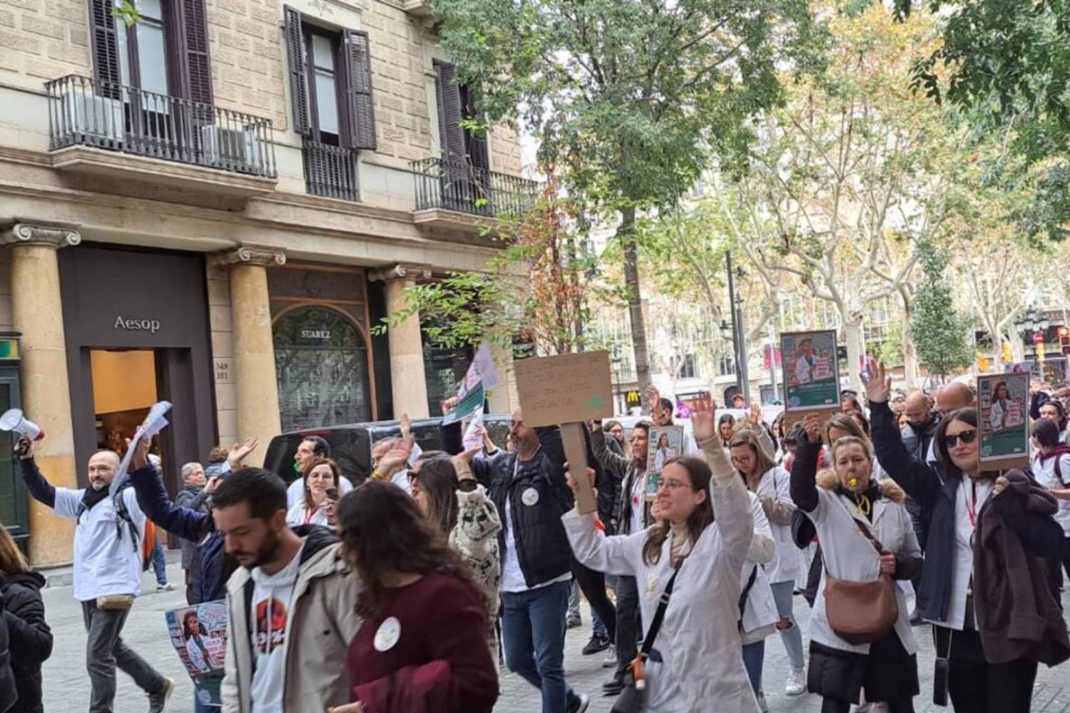 Afascat sacó a las calles de Barcelona el pasado mes de noviembre a unas 300 personas en protesta de las negociaciones del convenio de farmacias de la Ciudad Condal. Foto: AFASCAT. 