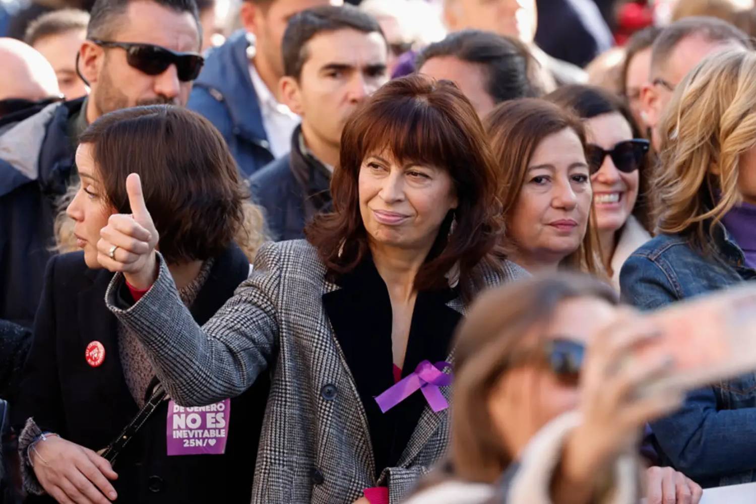 La ministra de Igualdad, Ana Redondo, durante el recorrido de la manifestación celebrada en Madrid el pasado 25 de noviembre. Foto: EFE. 