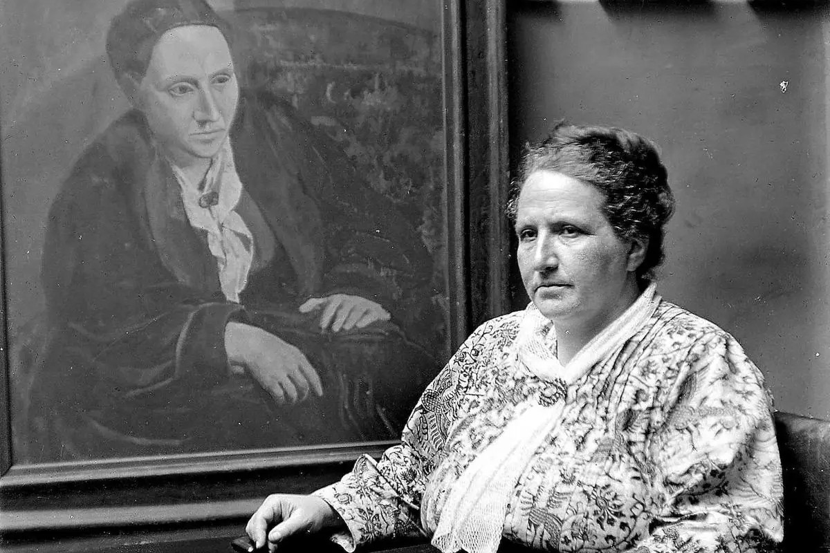 Gertrude Stein (1874-1946), musa, entre otros, de Pablo Picasso. 