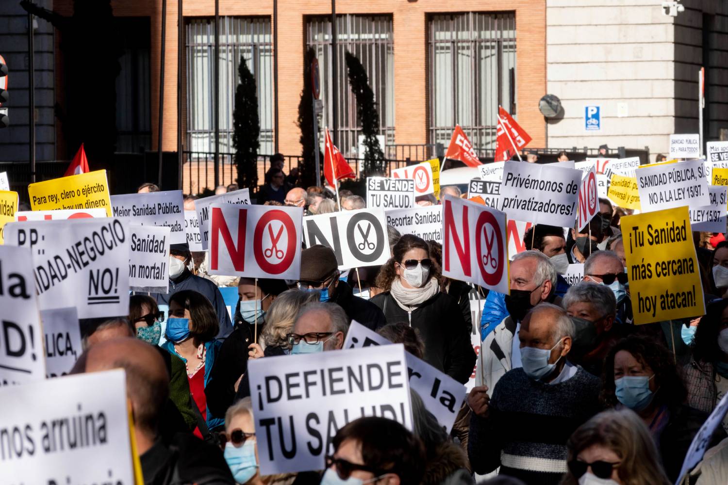 Aspecto de una manifestación en defensa de primaria a las puertas del Ministerio de Sanidad. Foto: JOSÉ LUIS PINDADO. 