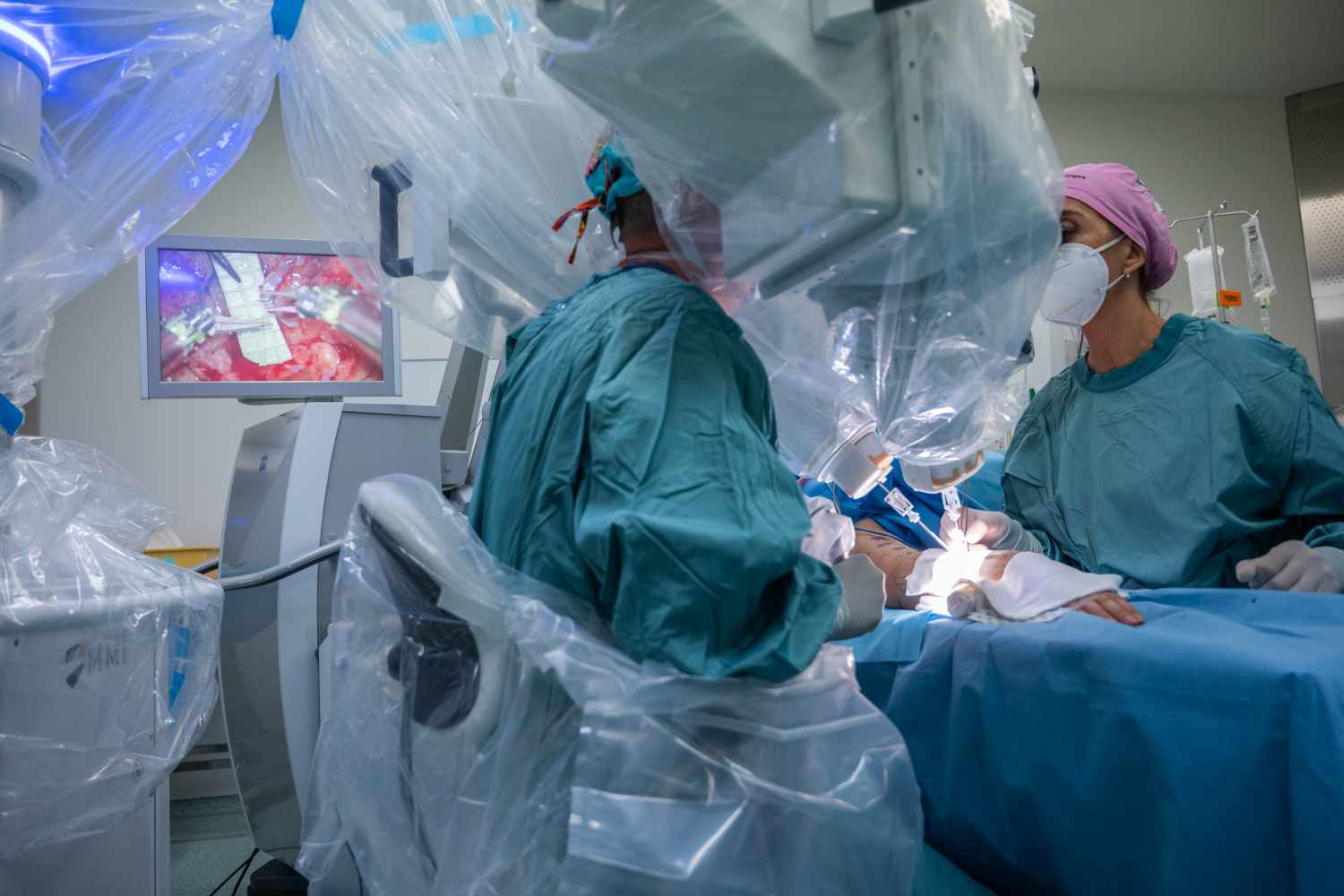 Intervención con robot quirúrgico en el Hospital de Sant Pau de Barcelona. Foto: HOSPITAL DE SANT PAU. 