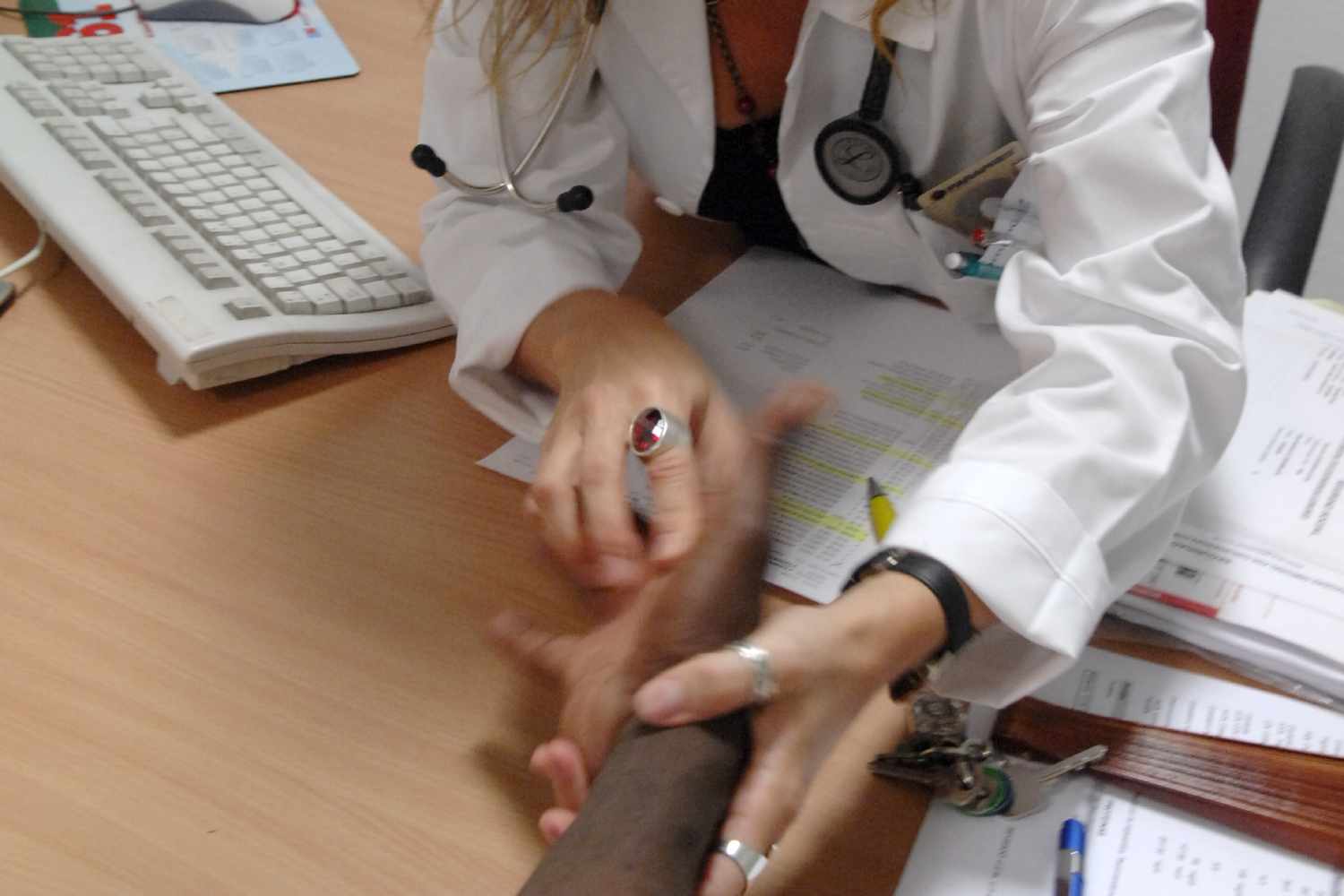 Visita médica a un inmigrante en atención primaria. Foto: DM. 