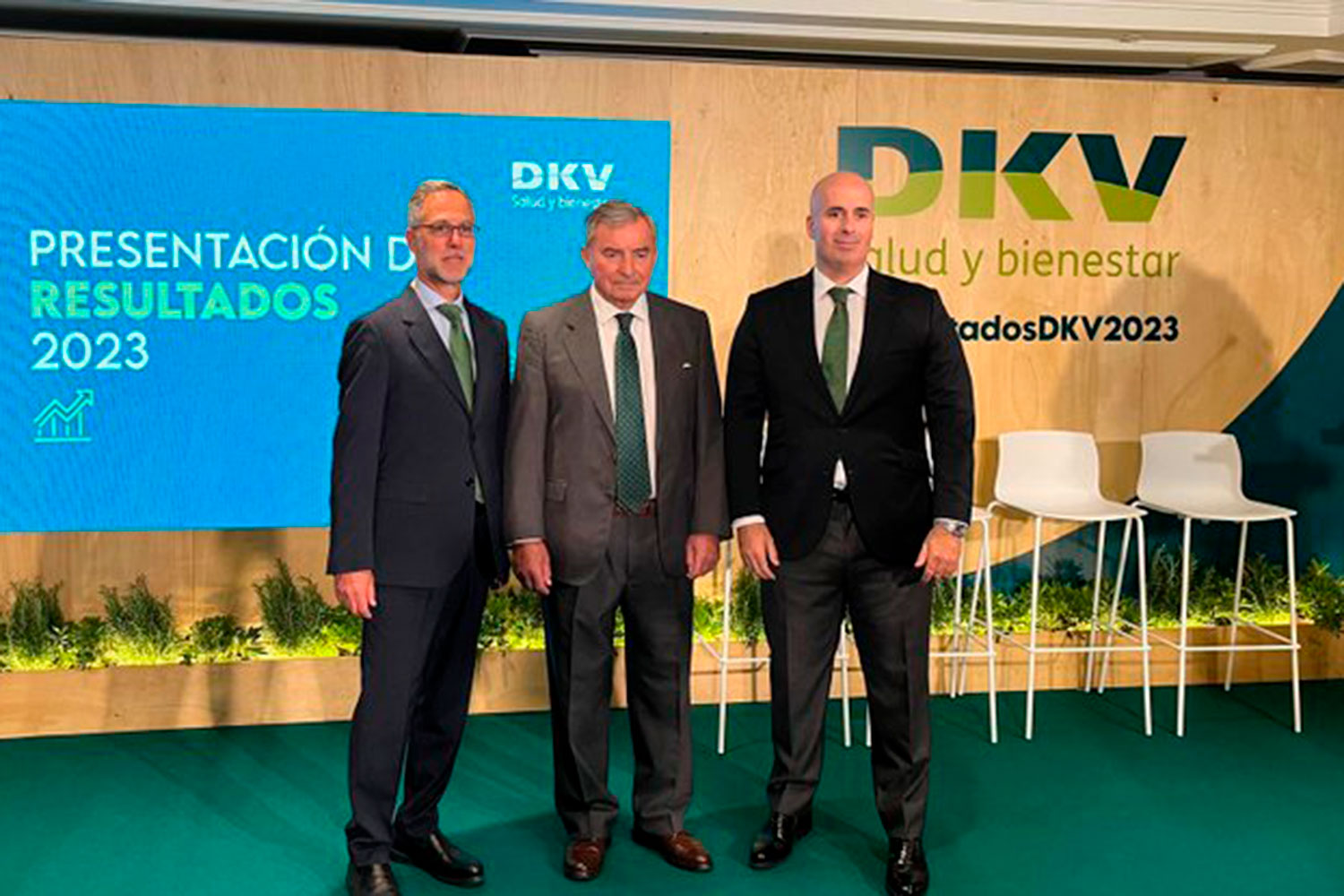 Javier Cubría, director financiero; Javier Vega de Seoane, presidente, y Fernando Campos, consejero delegado de DKV. Foto: DKV. 